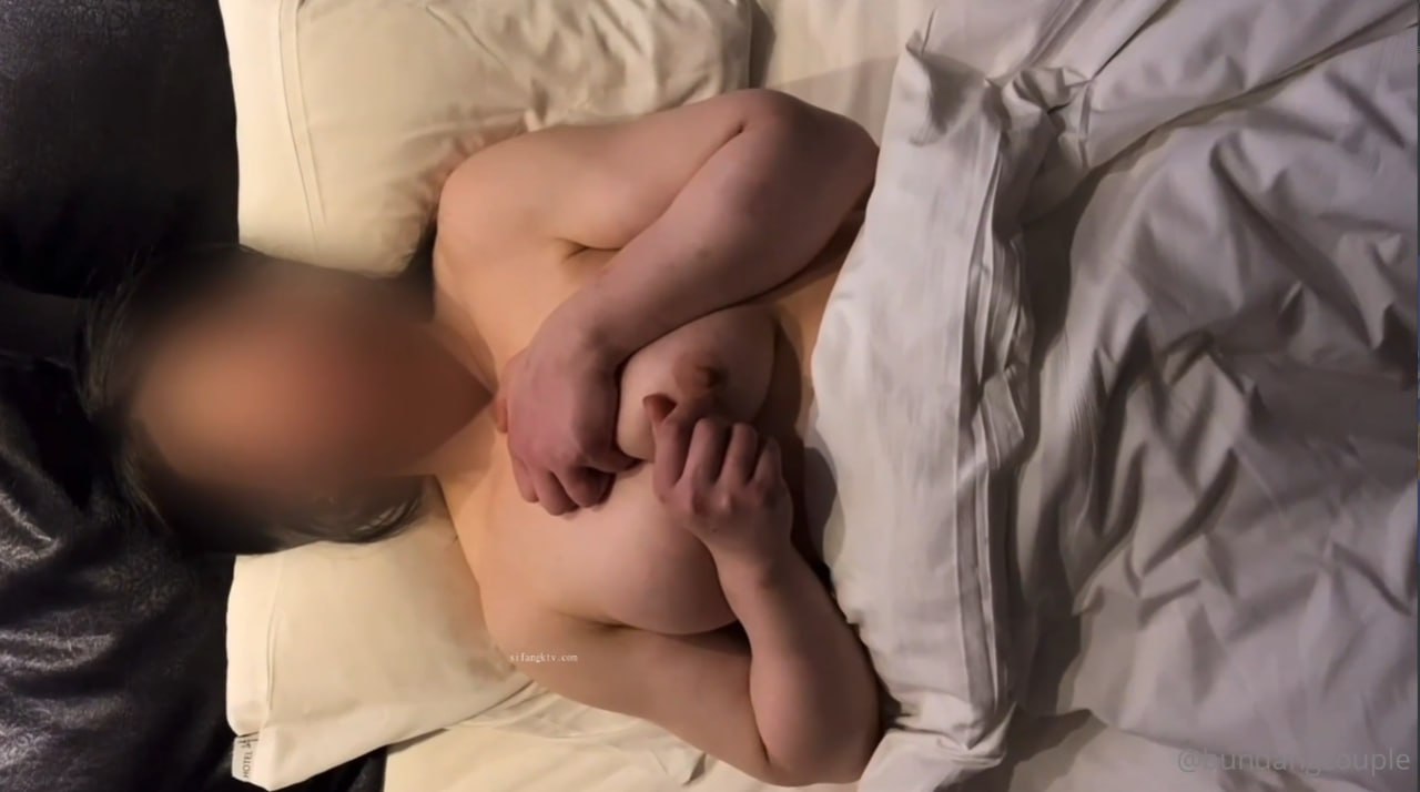 HUNTB-687 平日昼間の映画館で美女と2人きり！しかもお姉さんは痴女だった！上映中、ボクに近寄ってきて服の
